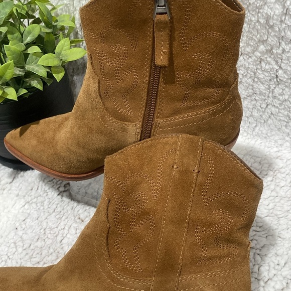 Used Dolce Vita Ankle Booties Size 6.5 - Picture 4 of 9